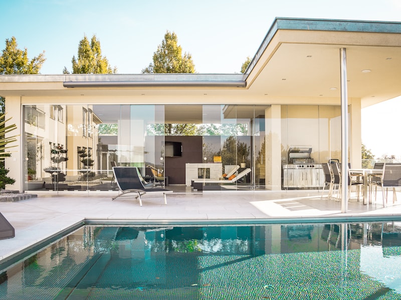 Imóvel ocupado em leilão: riscos, estratégias e como lidar com a desocupação